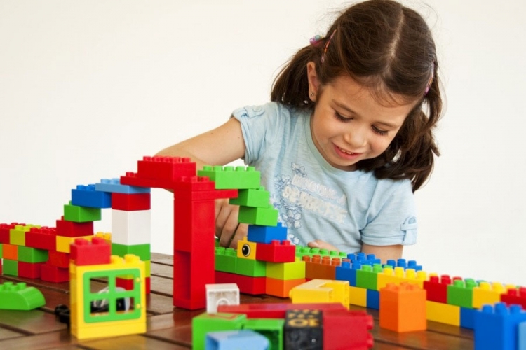Djevojčice bi trebalo da se igraju Lego kockicama