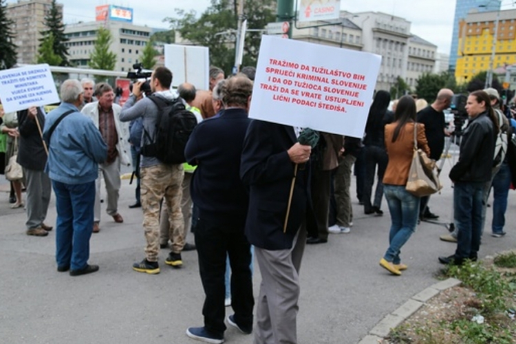 Štediše Ljubljanske banke protestovale ispred kancelarije SE 