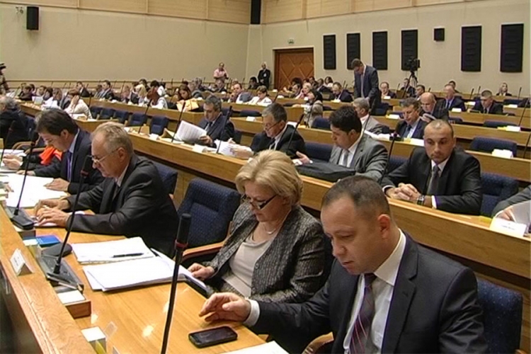 Parlament RS o konsolidovanom budžetu za 2014.