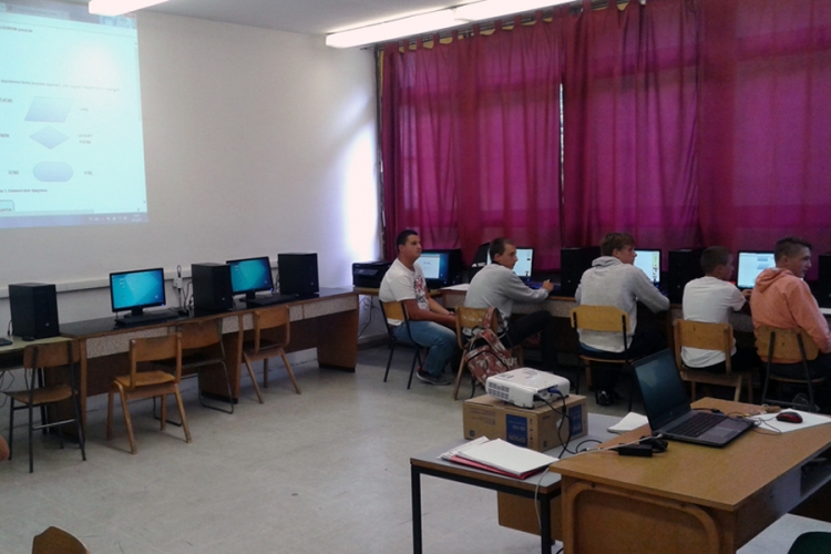 Japanci osavremenili nastavu informatike u Foči