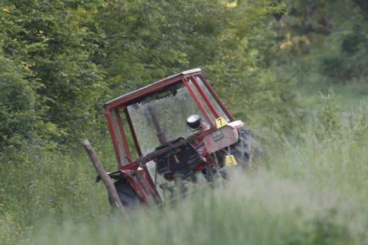 Vozač traktora iz Laktaša preminuo u bolnici