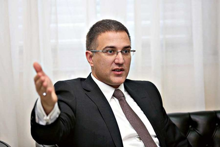 Stefanović: Neke boli što se Vučić nije viđao s kriminalcima