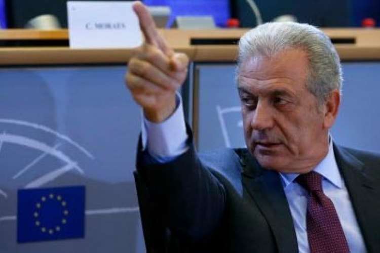 Avramopulos: Azilante sa Balkana što prije vratiti kući