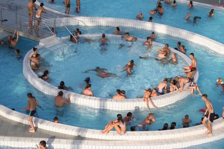 Na bazenima "Akvane" bilo 66.895 kupača