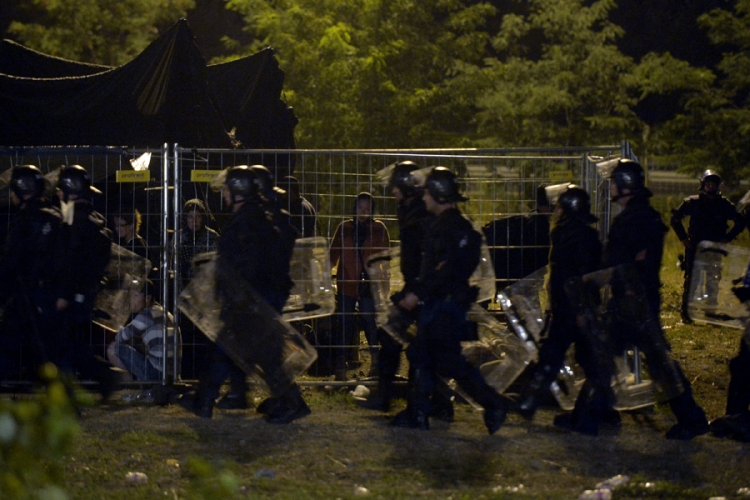 Mađari užurbano prebacuju migrante iz mjesta Reske