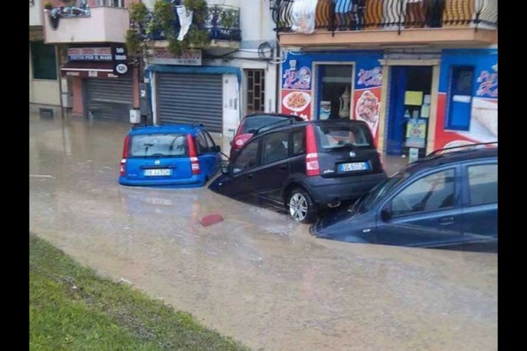 Nevrijeme u Italiji: Bujice vode nosile sve pred sobom (FOTO, VIDEO)