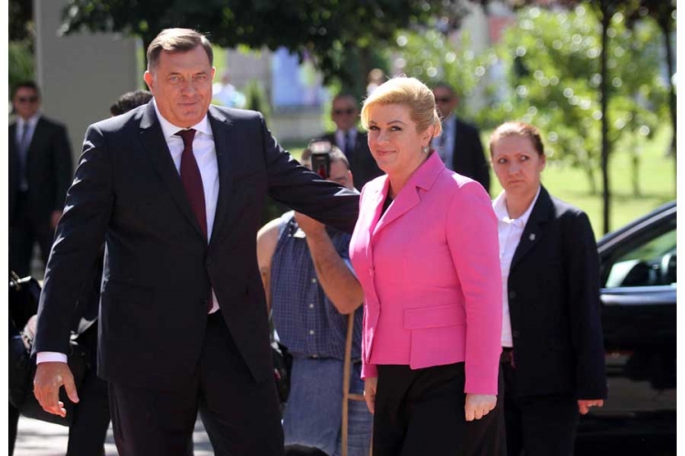 Grabar Kitarović u Banjaluci: U Palati RS bez izjava, predsjednica RH kod biskupa Komarice (FOTO)