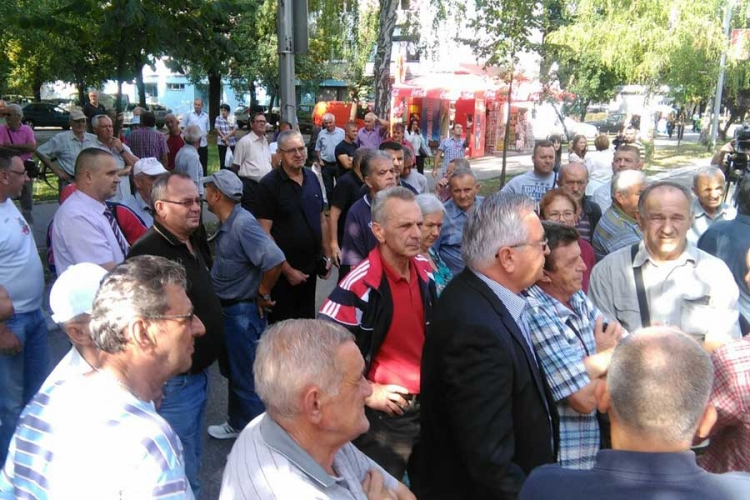 Oko 50 borca protestvovalo pred NSRS
