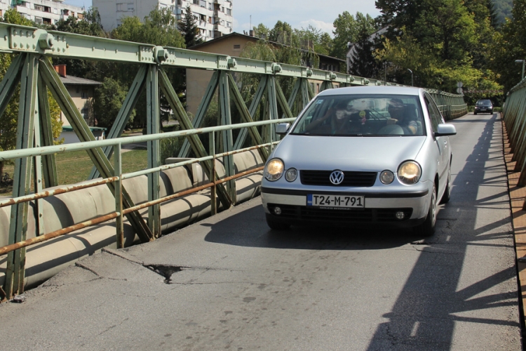 Širi se rupa na Zelenom mostu u Banjaluci