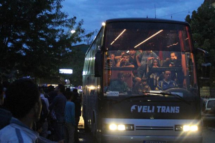 U Hrvatsku ušlo 1300 izbjeglica, puni se voz u Tovarniku (FOTO)
