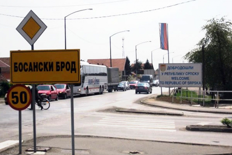 Carinik pao zbog 100 evra mita i darova