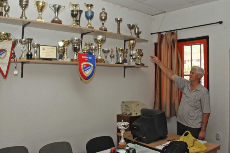 OFK Lauš: Kisne prostorija puna trofeja