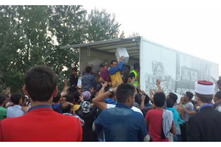 Sarajlije podijelile pomoć migrantima na mađarskoj granici