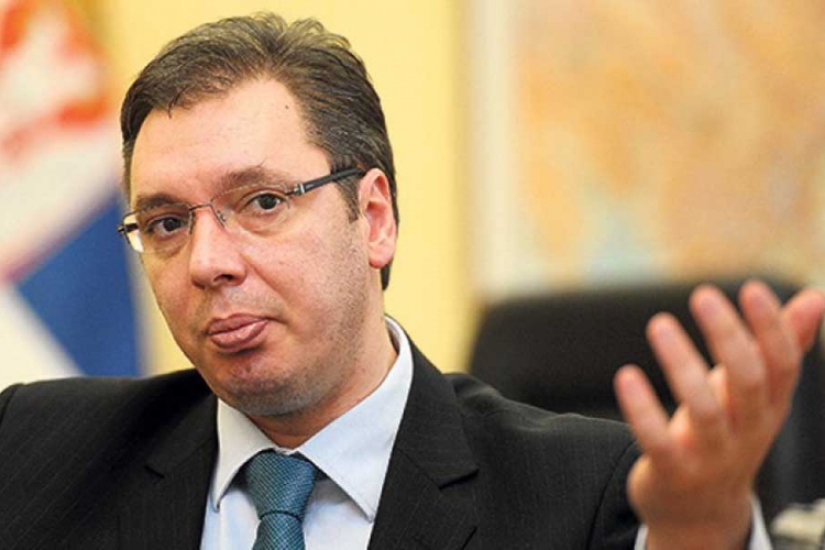Vučić: Ne možemo gledati skrštenih ruku zatvaranje auto-puteva