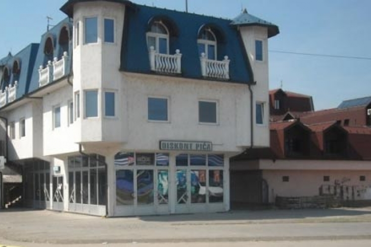 Radnik osiguranja Džungle više puta uboden nožem