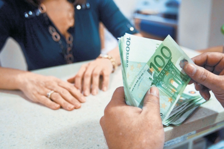 Manje zajmova privredi usporilo rast kreditiranja