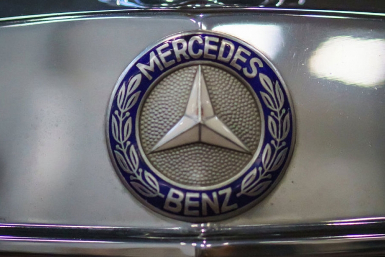 Direktor "Mercedesa" pao sa stepenica i preminuo