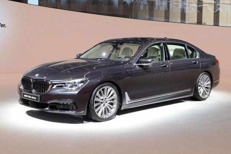 Bezobrazno napucani BMW Serije 7 "samo za gospodu" (FOTO)