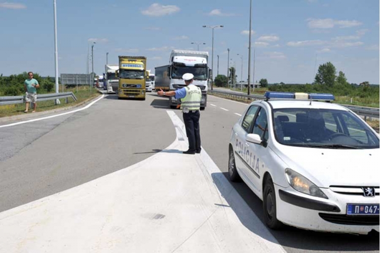 Batrovci zatvoreni za kamione u oba smjera