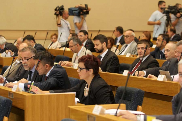 Poslanici NSRS o Agenciji za osiguranje 