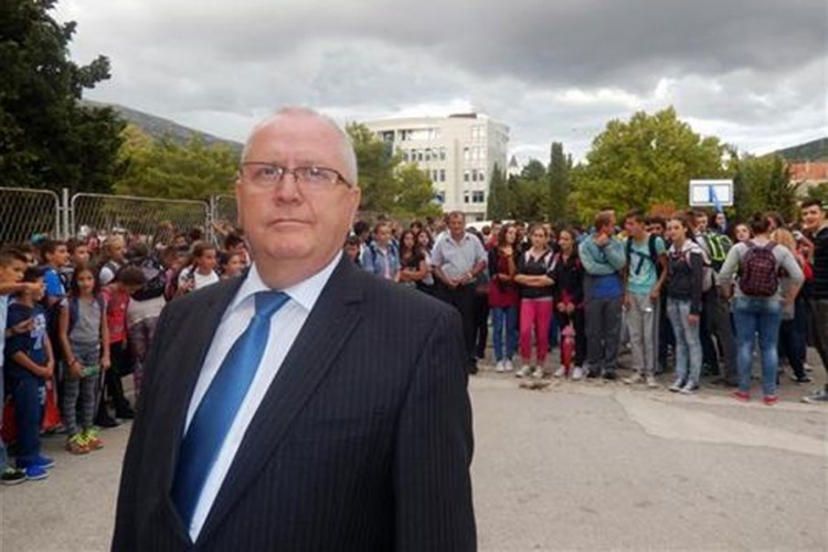 Komić: Mlade podstaći da se bave naukom