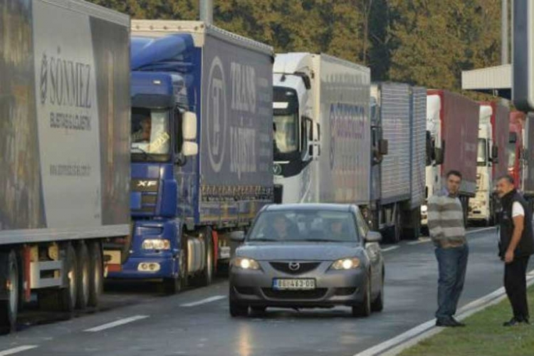 Odblokirani Bajakovo i Tovarnik, ostali prelazi na hrvatskoj strani zatvoreni