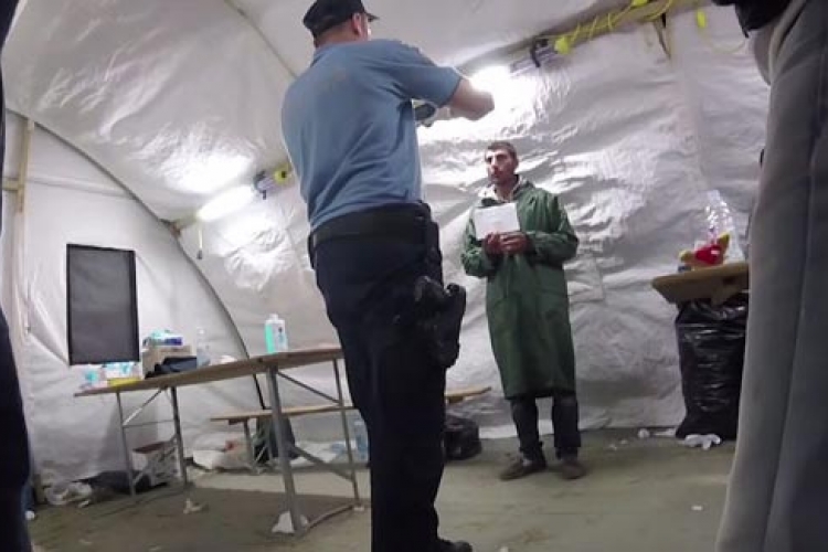 Novinar prerušen u izbjeglicu snimio haos u hrvatskom kampu VIDEO