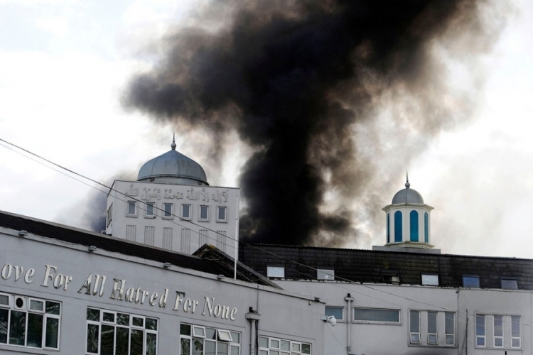 London: Dvojica tinejdžera uhapšena zbog požara u džamiji