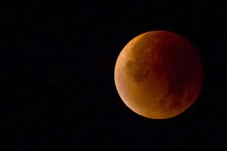 Pogledajte kako je izgledalo pomračenje supermjeseca (FOTO)