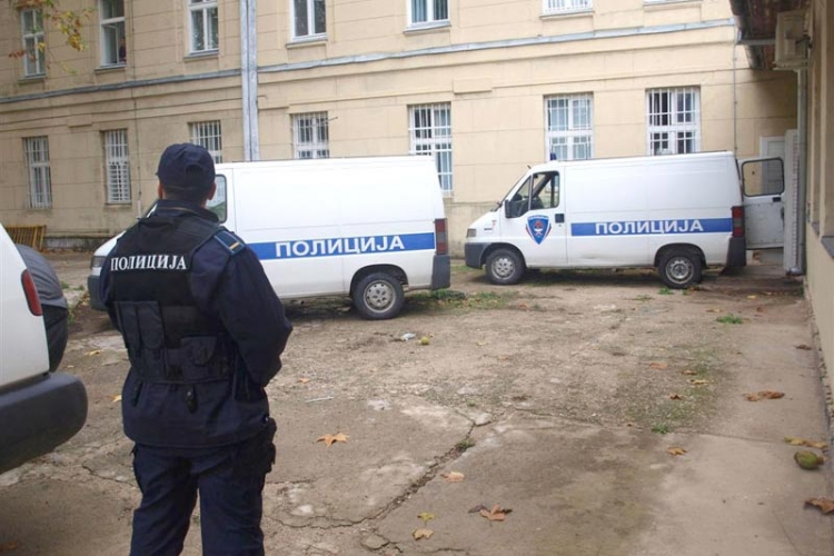 Fingirali saobraćajnu nezgodu da bi se naplatili od osiguranja
