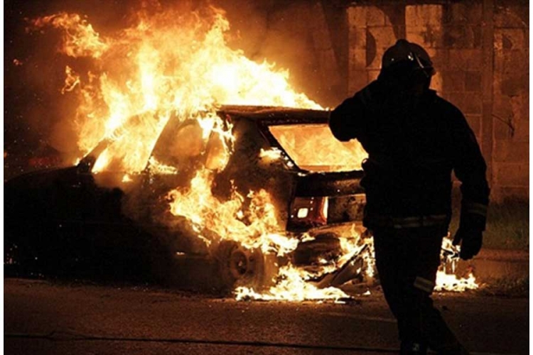 Mostar: Zapaljeno auto predsjednici udruženja žena