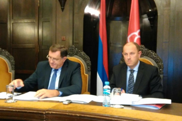 SNSD o Inckovom pismu, referendumu i djelovanju predstavnika RS u Sarajevu (FOTO)