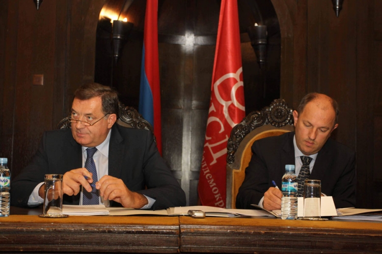 Dodik: Srpski predstavnici u zajedničkim institucijama ne predstavljaju RS