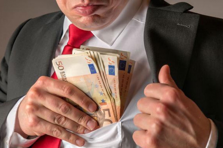  Političari hoće manje plate, ali im "ne da zakon"