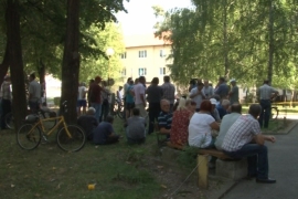 Radnici ispred zgrade Vlade Tuzlanskog kantona