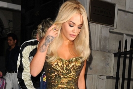 Zlatna Rita Ora seksi izgledom očarala London (FOTO)