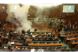 Ponovo suzavac u kosovskom parlamentu