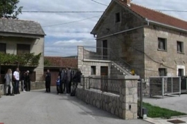 Jovićima spavaća soba u Hrvatskoj, a WC u BiH