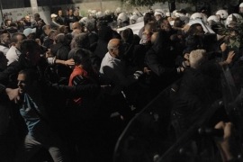 Podgorica: Policija bacala šok bombe i suzavac, protesti se ...
