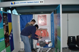 Mladi inovatori: Uređaj za upravljanje računarom pomoću očiju (FOTO)