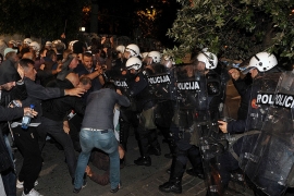 Uoči protesta: Građani CG krenuli ka Podgoricu, policija poziva na ...