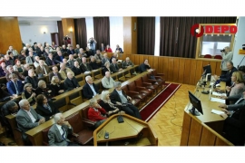 Uzavrela polemika o Aliji Izetbegoviću kao anđelu mira ili jahaču ...