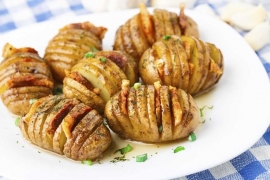 Pripremite slasni Hasselback krompire sa slaninom