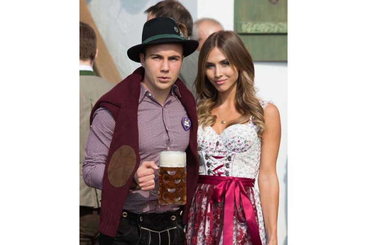 Igrači Bajerna izveli ljepše polovine na Oktoberfest (FOTO)