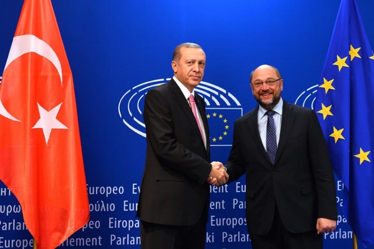 Erdogan: Slomiti kičmu terorizmu ali i kurdskim separatistima