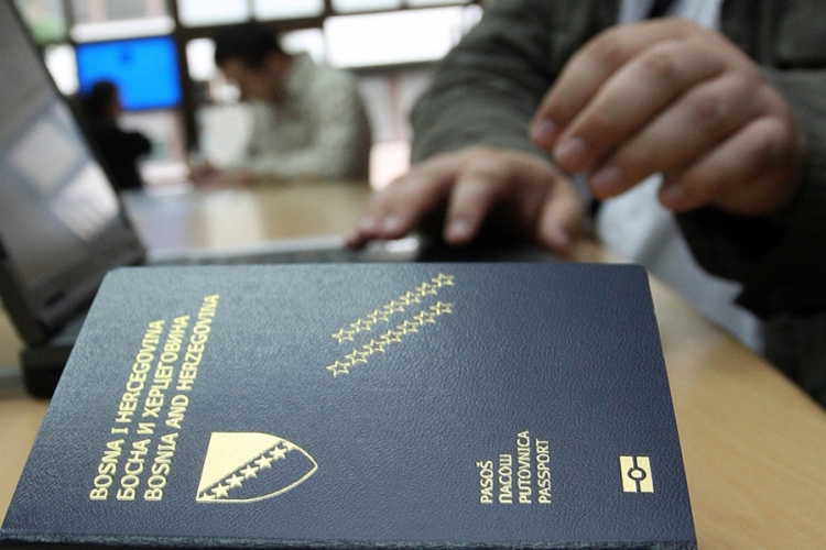  Na provjeri više od 20.000 državljanstava