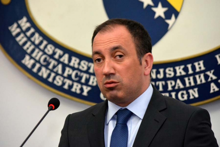 Crnadak optužuje SNSD da šteti RS