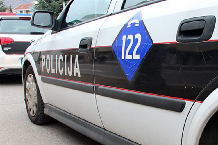 MUP: Požar na vozilu novinara BH radija najvjerovatnije podmetnut