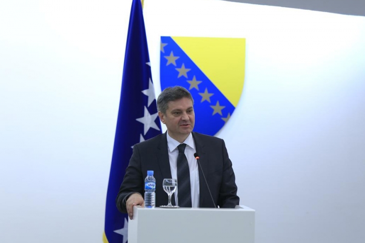 Zvizdić: Zamrzavanjem plata do fiskalne održivosti BiH