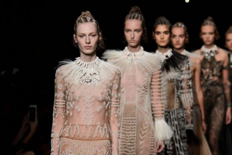 Valentino: Romantika folkornih detalja iz afričke kulture(FOTO)